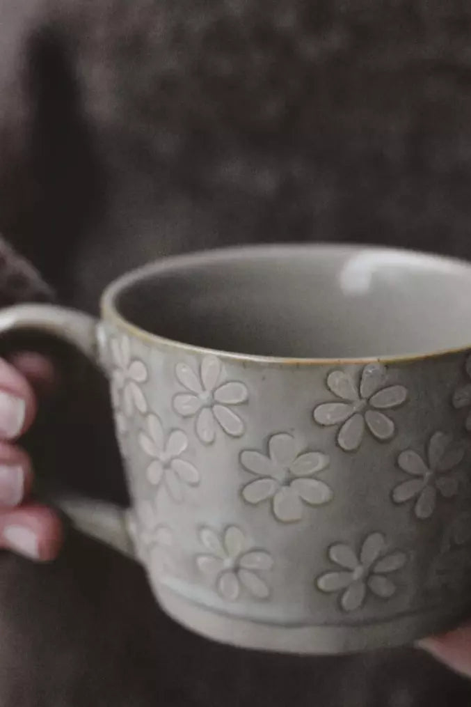 Keramikk krus blomster h7,5cm grønn