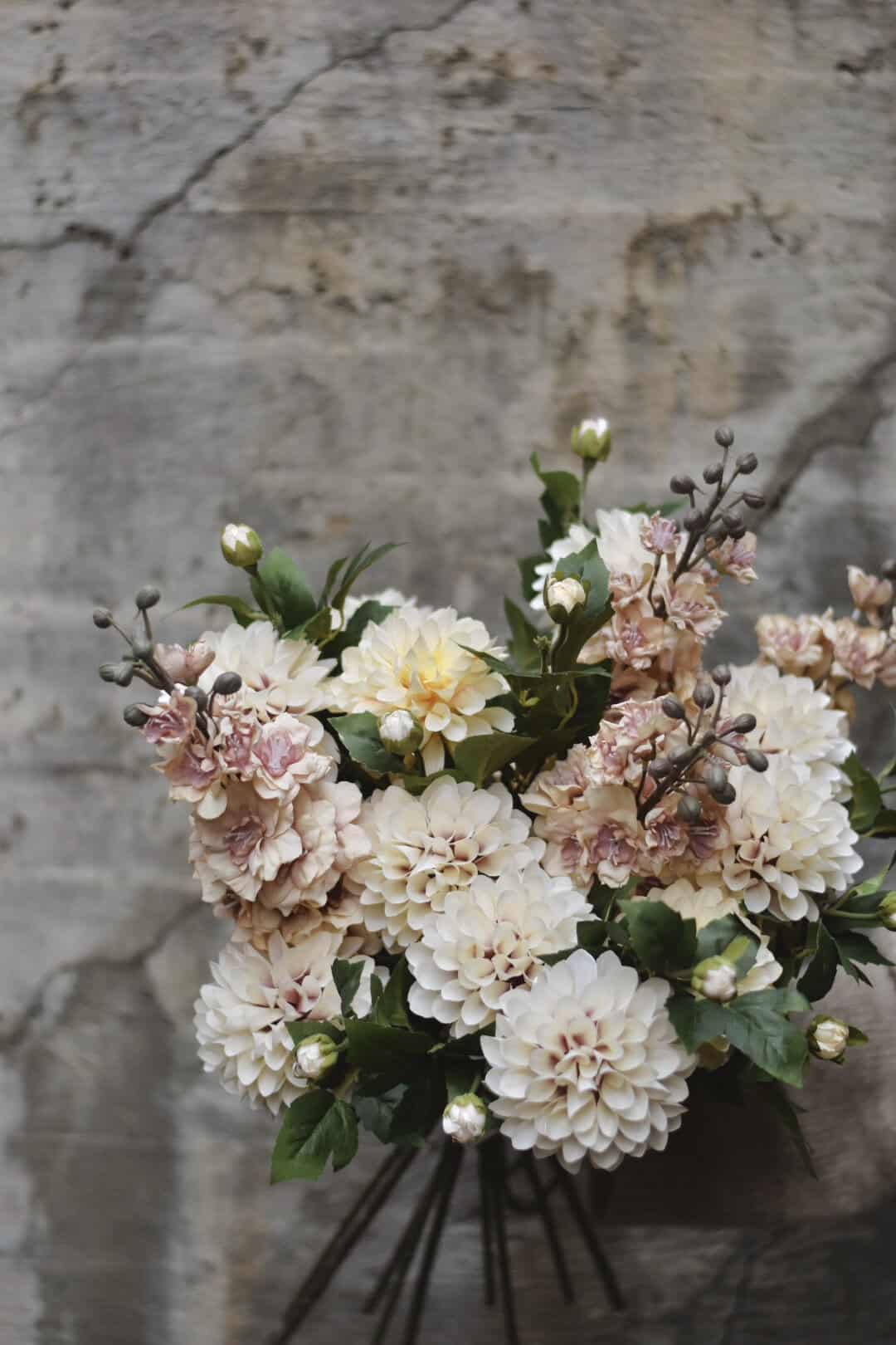 Dahlia Støvet Creme