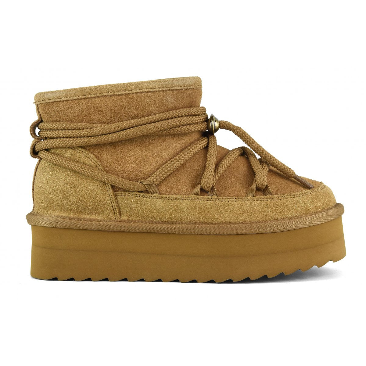 Short platform montain look