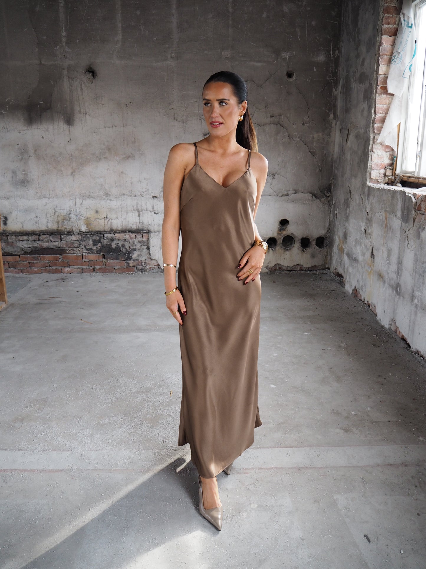 Viola dress brown