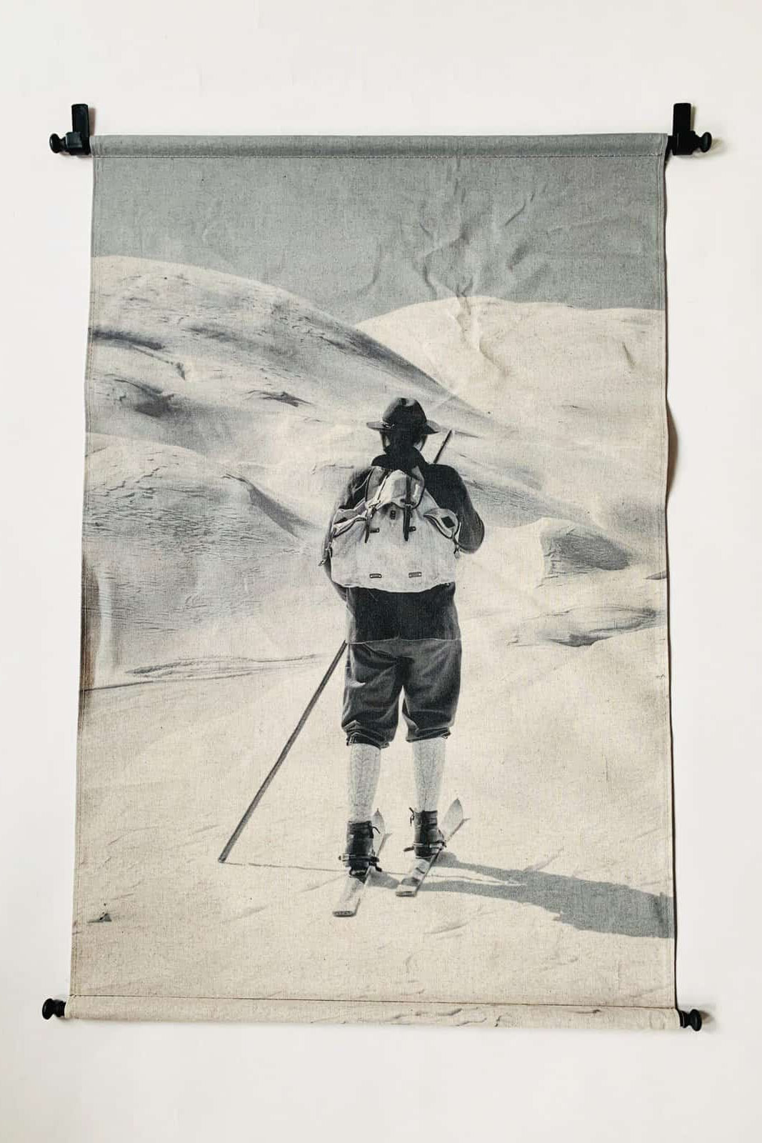 PLANSJE 60X90 MANN PÅ SKI