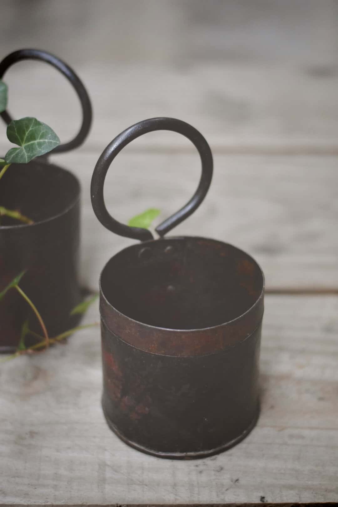 Vintage potte i metall for vegg