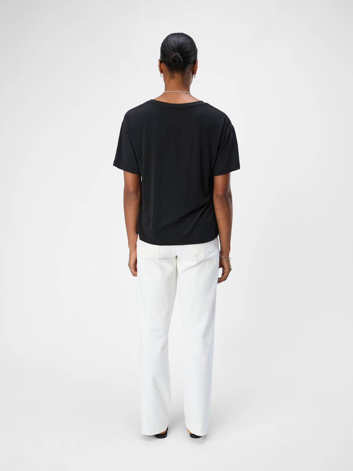 Annie RE S/S V-neck top - Svart