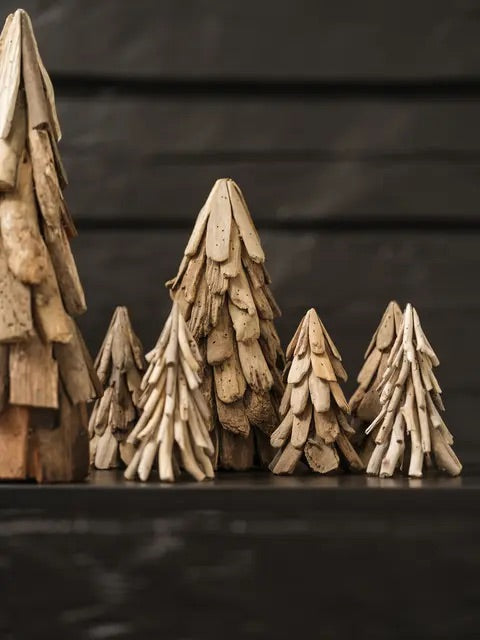 Nyanga tre i drivved lite