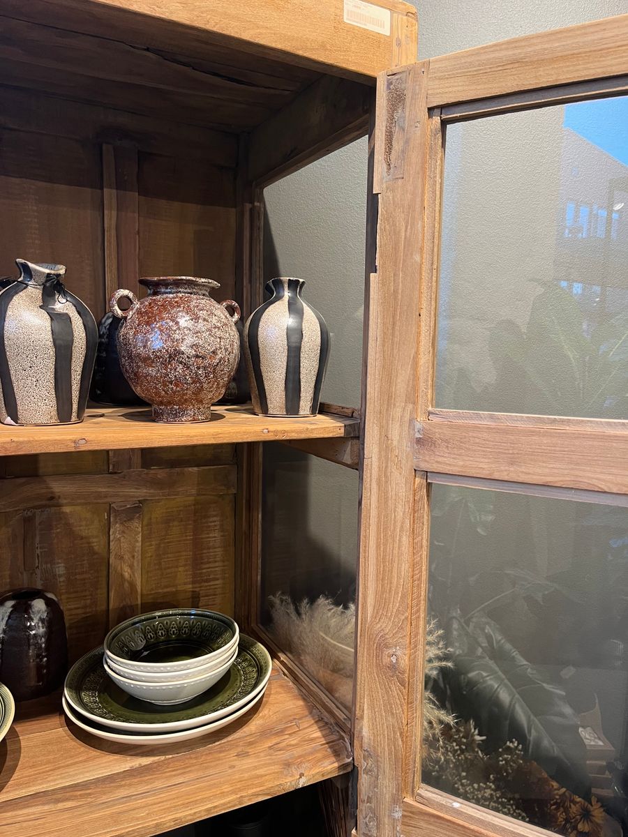 Vintage høyskap med glass