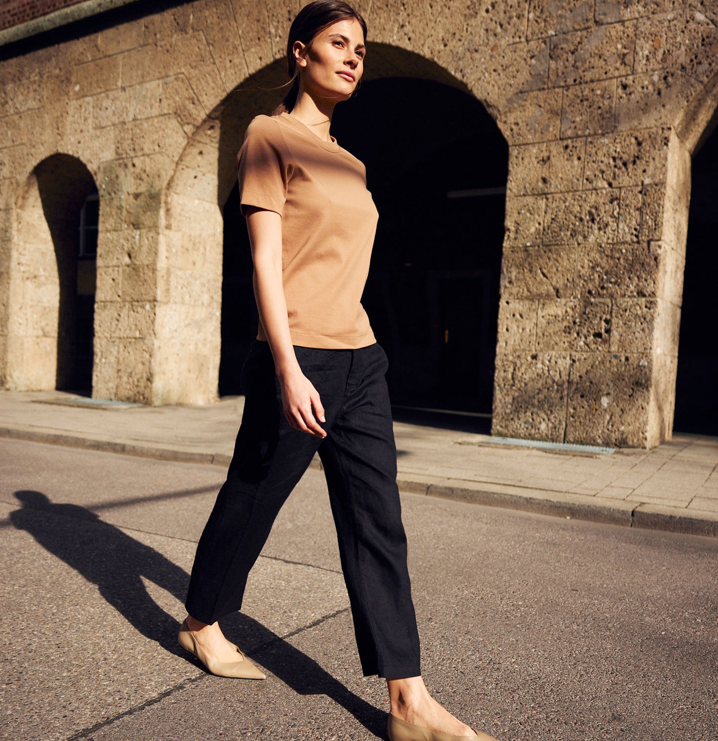 NORA cropped black