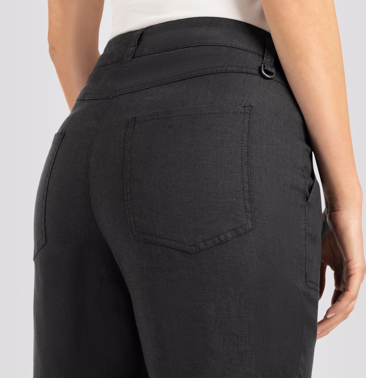 NORA cropped black
