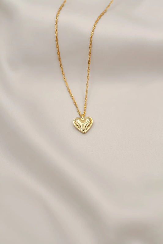 Valeria heart necklace