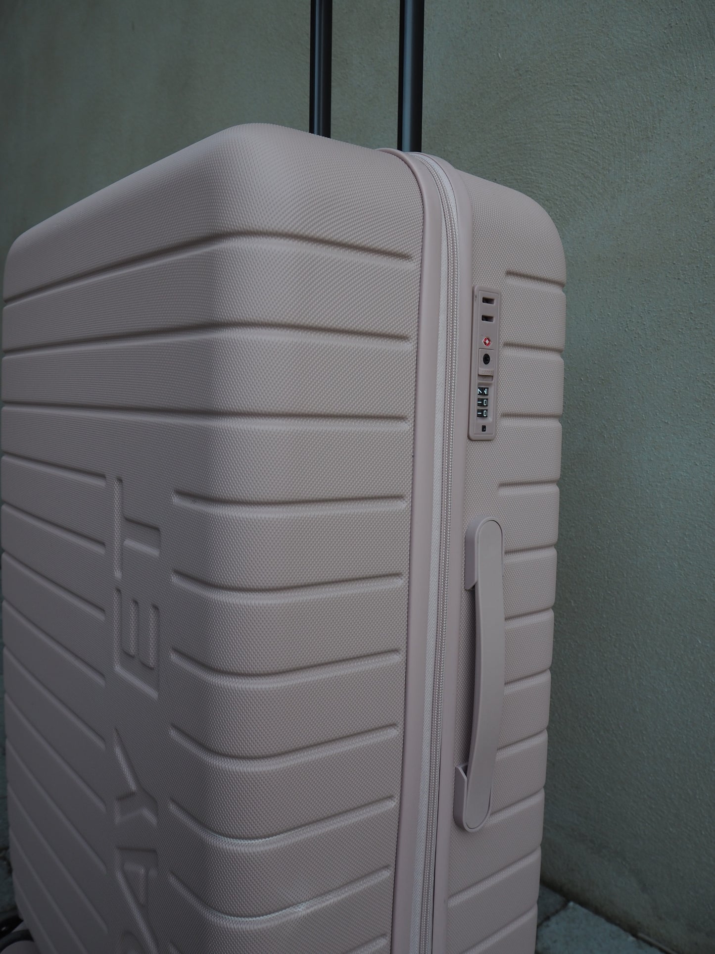 DAY TONAL 28" SUITCASE