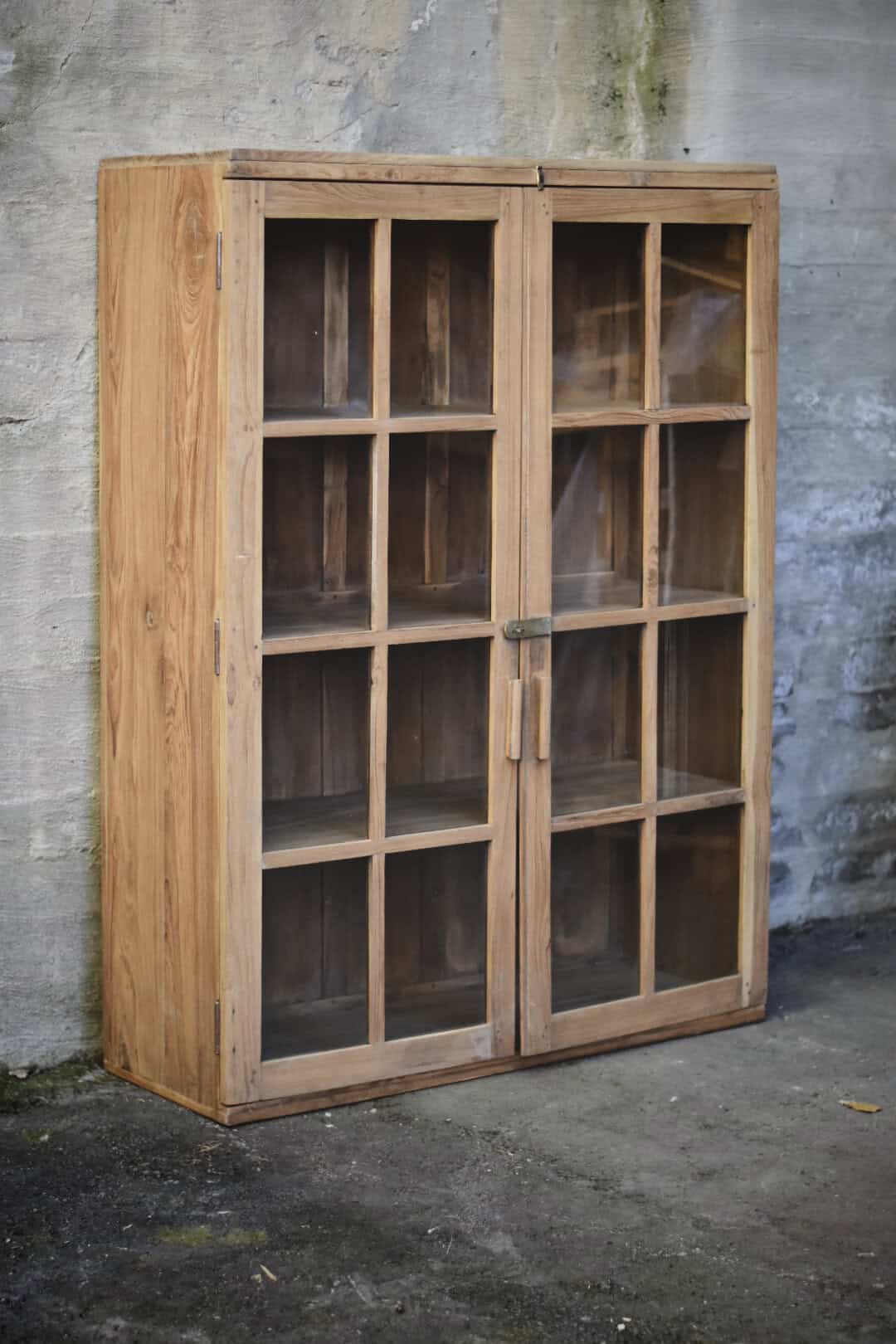 Skap i natur m glassdører