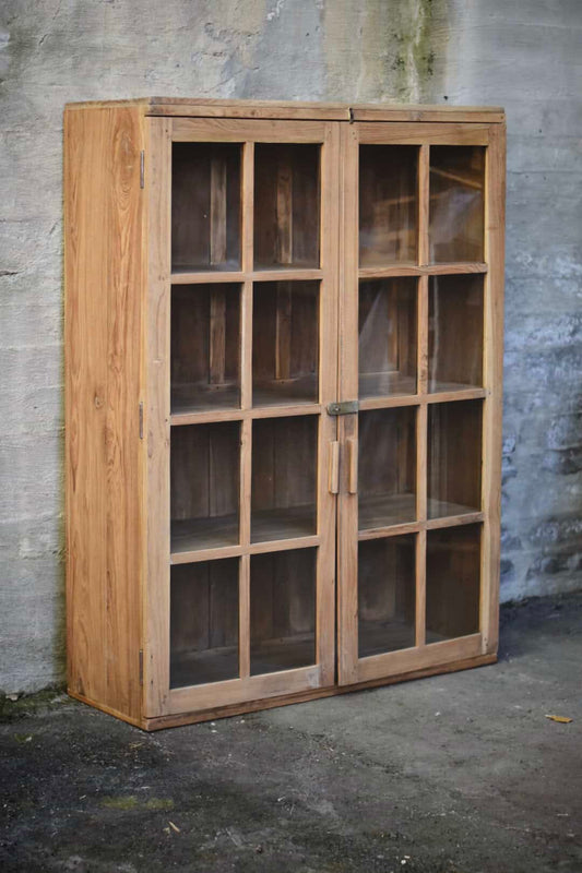 Skap i natur m glassdører 103x36x138 CM