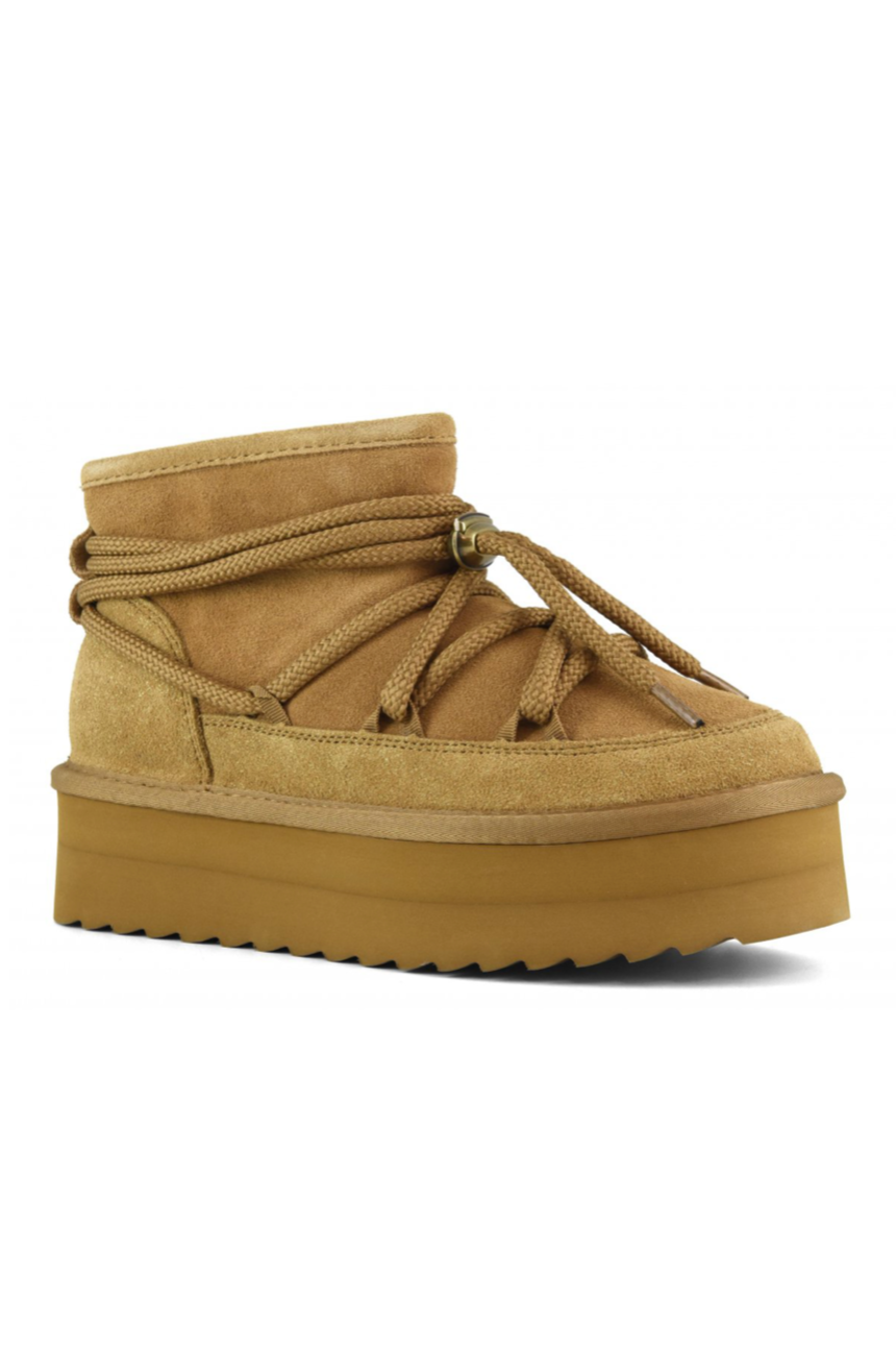 Short platform montain look