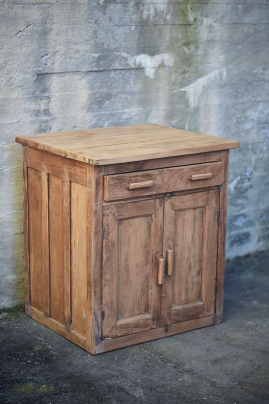 Vintage skap m/tette dører 71x62x78cm