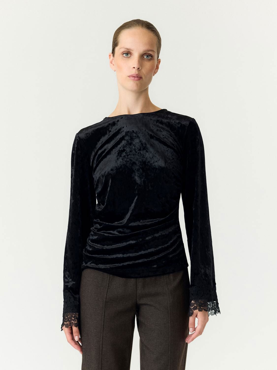 Yasvellia Ls Top S. - Show
