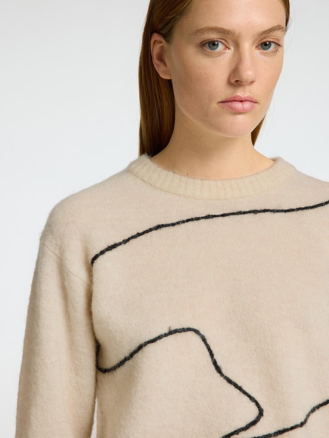 Sia Ras LS Knit Artwork O-neck